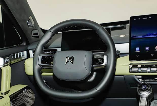 猛士M817定档8月17日上市 华为乾崑ADS加持 预售32.99万起