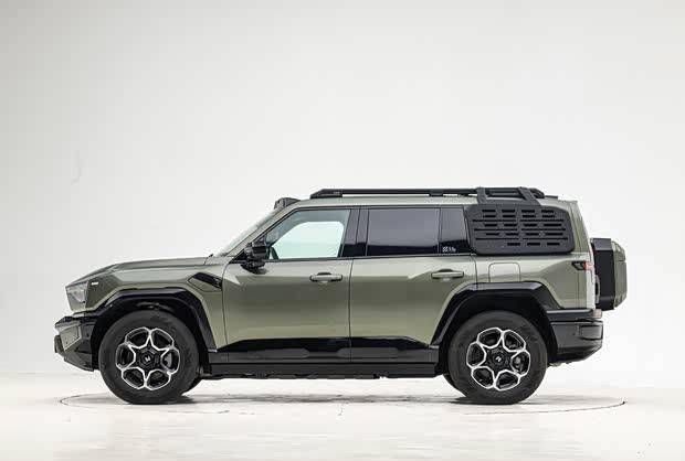 猛士M817定档8月17日上市 华为乾崑ADS加持 预售32.99万起