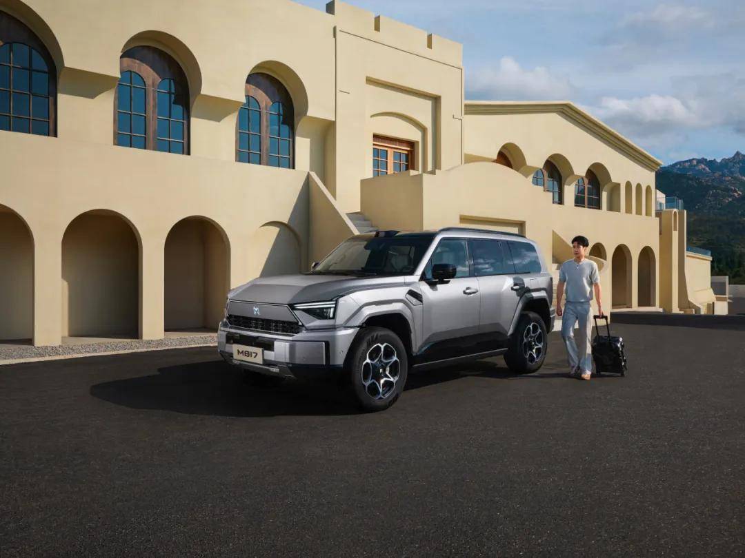 华为智驾开进沙漠!猛士M817把越野玩成科幻片